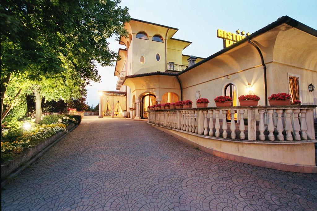 Villa Belvedere 1849 Misano di Gera dʼAdda Eksteriør bilde